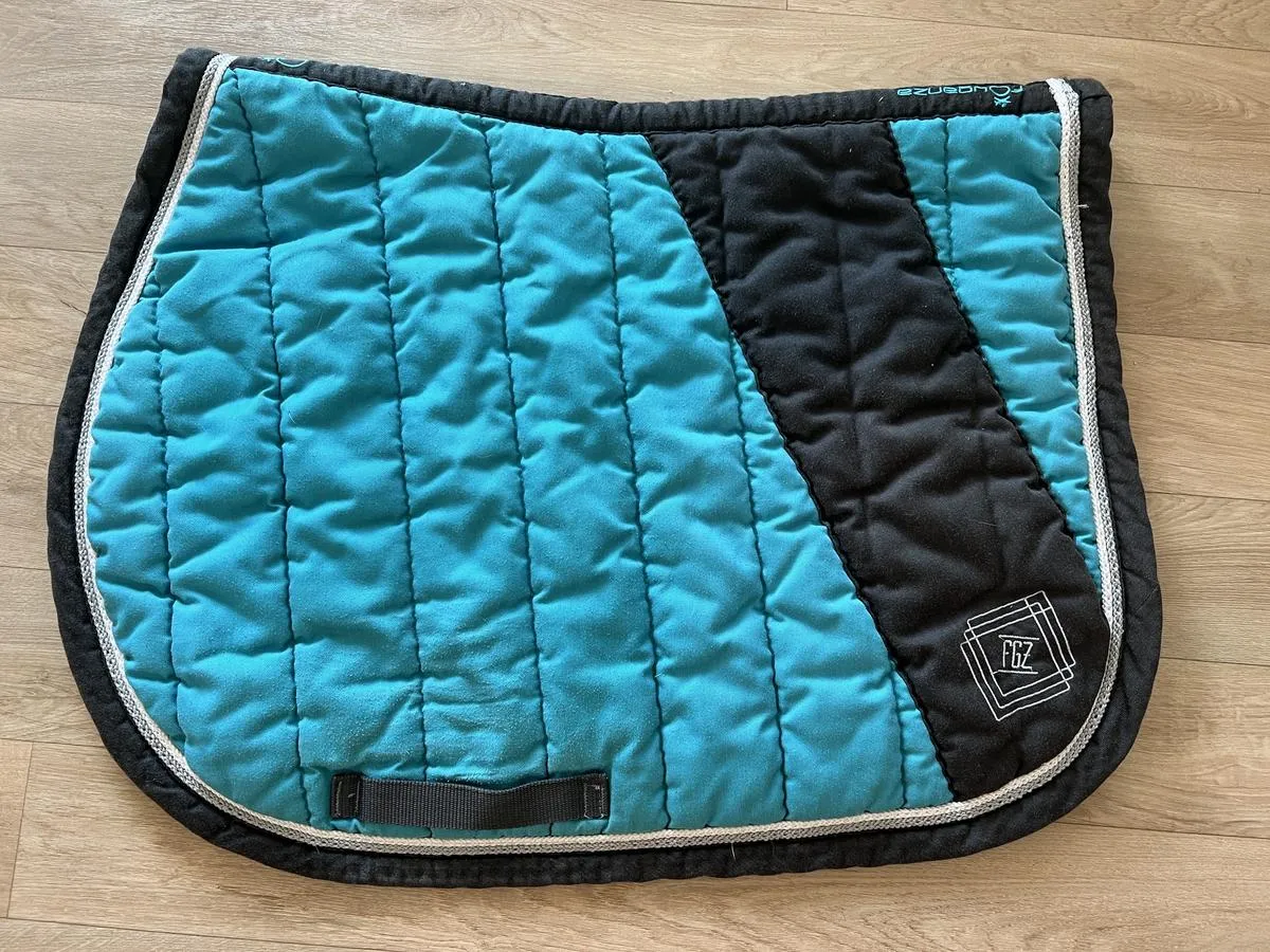 Fouganza, Tapis Cheval