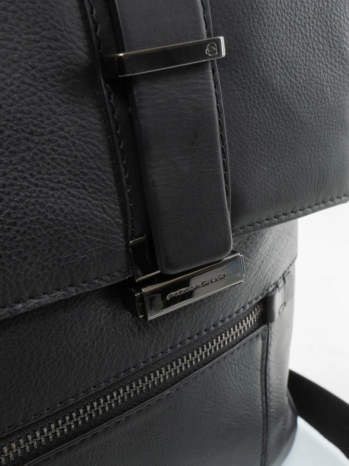 Piquadro Bae Porte-Documents Pour Ordinateur Portable 15" En Cuir Noir - Achetez À Prix Outlet!