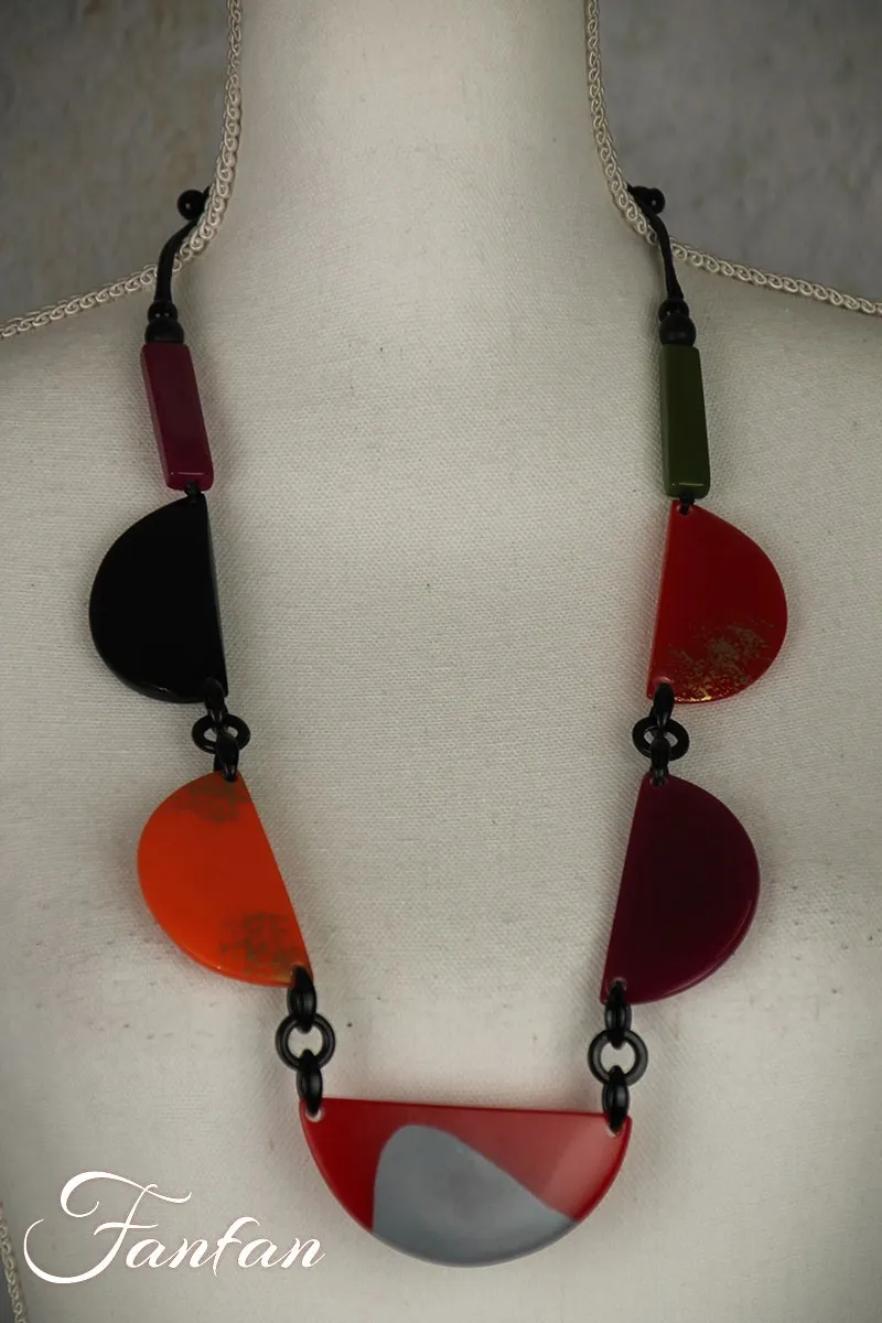 Sautoir multicolore demi-cercles
